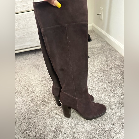 NWOB Michael Kors Regina Tall Coffee Leather Knee boot with gold hardware size 6 - Picture 3 of 7